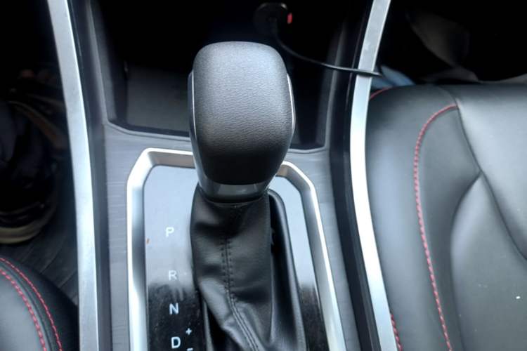 Used Chery Tiggo 3X 2021 Diamond Edition 1.5L CVT 3-Carat Gear Lever