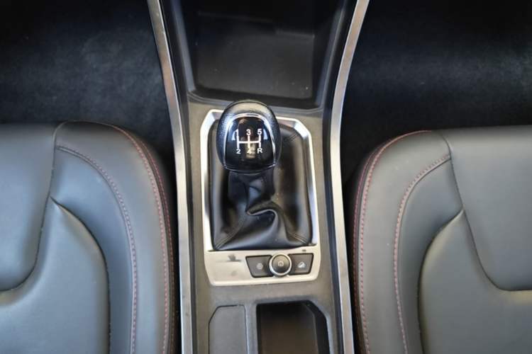 Used Chery Tiggo 3X 2021 Revised Diamond Edition 1.5L Manual 2 Carat Gear Lever