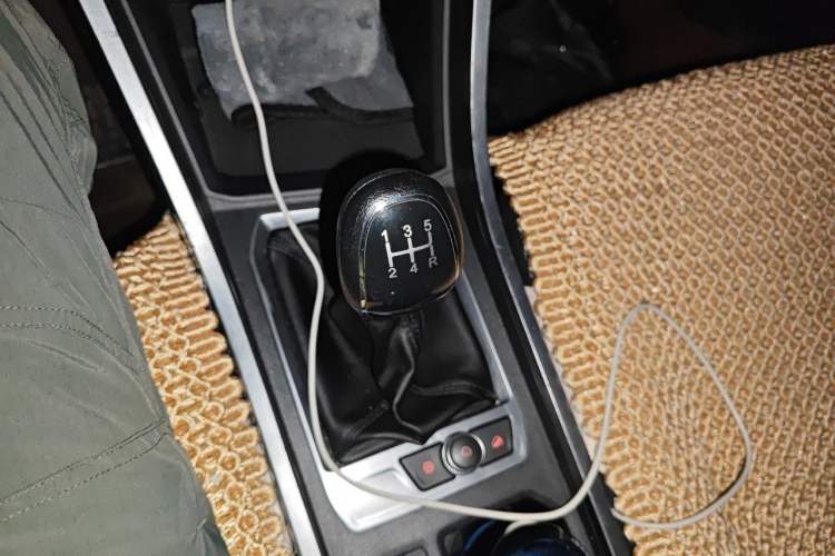 Used Chery Tiggo 3X 2021 Revised Version PLUS 1.5L Manual – Passionate Red Date Edition Gear Lever