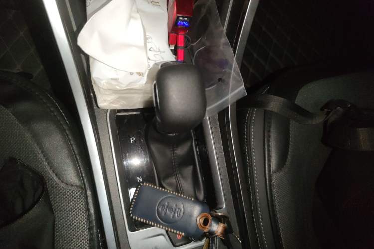 Used Chery Tiggo 3X 2021 PLUS 1.5L CVT "Painkai Red Date" Edition II Gear Lever