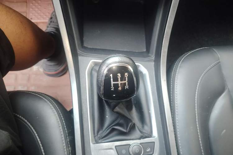 Used Chery Tiggo 3X 2021 Revised Version PLUS 1.5L Manual – Passionate Red Date Edition Gear Lever