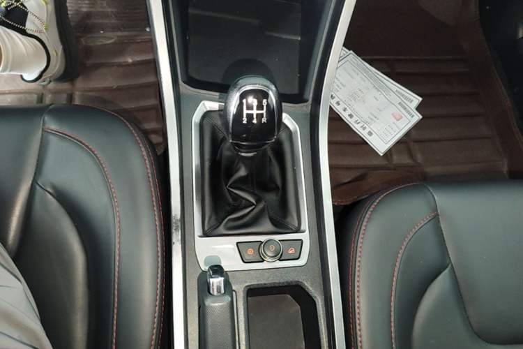 Used Chery Tiggo 3X 2021 Revised Diamond Edition 1.5L Manual 2 Carat Gear Lever