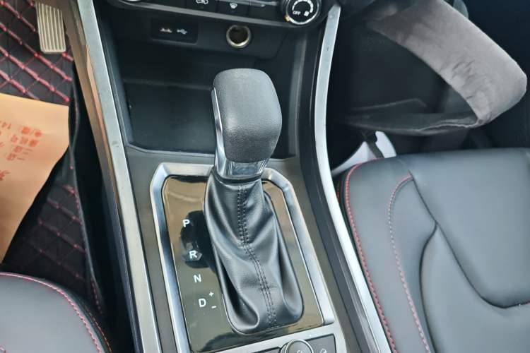 Used Chery Tiggo 3X 2021 Diamond Edition 1.5L CVT 3-Carat Gear Lever
