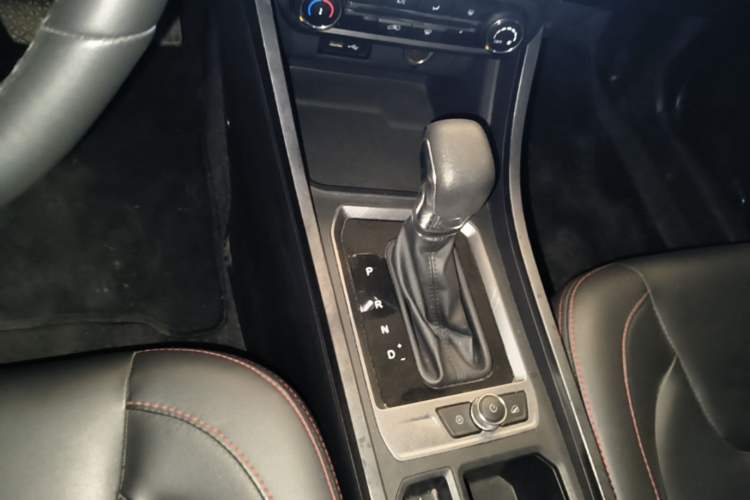 Used Chery Tiggo 3X 2021 Diamond Edition 1.5L CVT 3-Carat Gear Lever