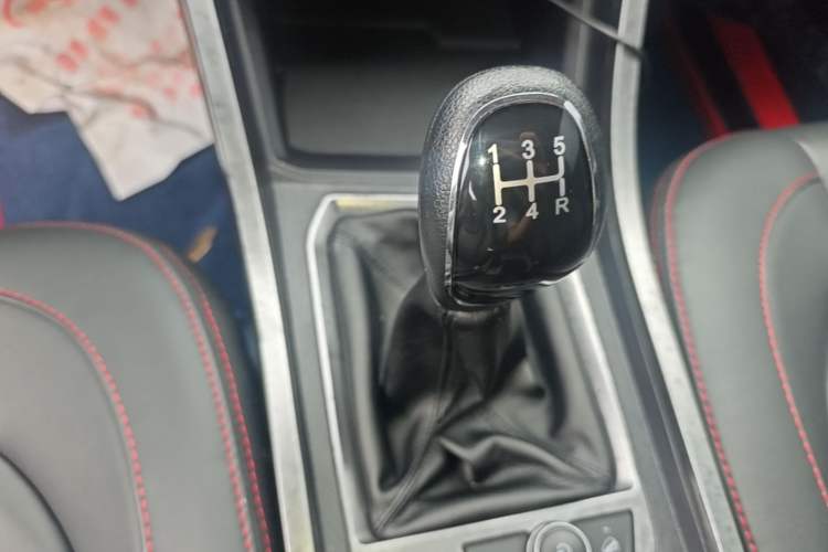 Used Chery Tiggo 3X 2021 Revised Diamond Edition 1.5L Manual 2 Carat Gear Lever