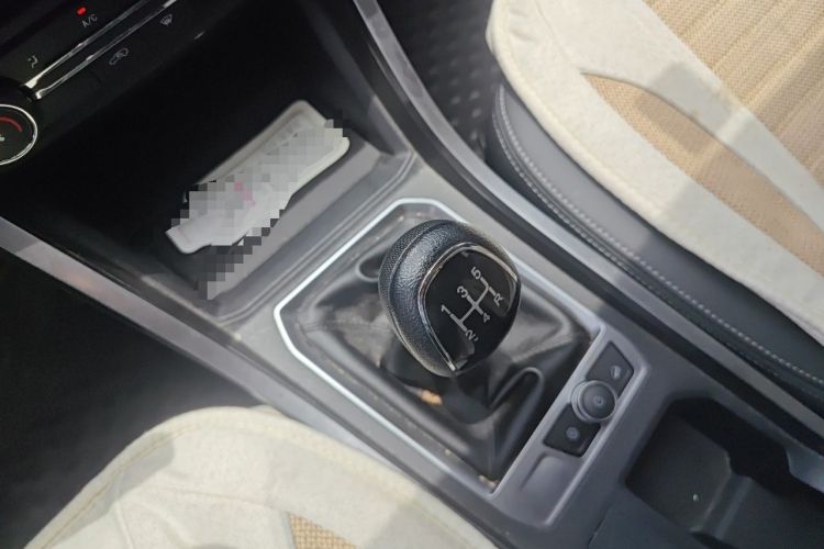 Used Chery Tiggo 3X 2021 Revised Version PLUS 1.5L Manual – Passionate Red Date Edition Gear Lever