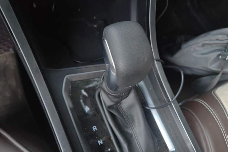 Used Chery Tiggo 3X 2021 Diamond Edition 1.5L CVT 3-Carat Gear Lever