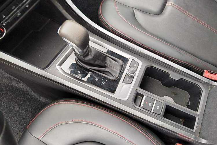 Used Chery Tiggo 3X 2021 Diamond Edition 1.5L CVT 3-Carat Gear Lever