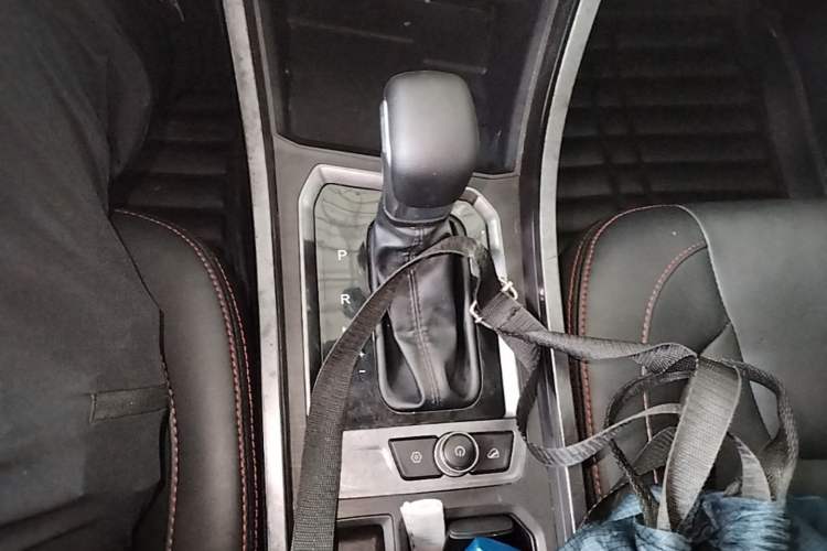 Used Chery Tiggo 3X 2021 Diamond Edition 1.5L CVT 3-Carat Gear Lever