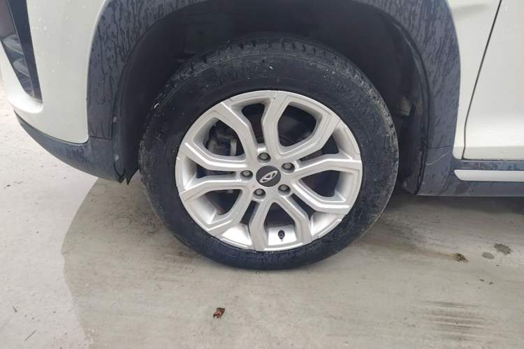 Used Chery Tiggo 3X 2021 Revised Version PLUS 1.5L Manual – Passionate Red Date Edition Left Front Wheel Hub