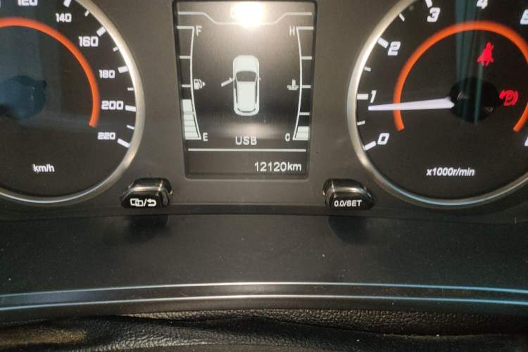 Used Chery Tiggo 3X 2021 Revised Diamond Edition 1.5L Manual 2 Carat Odometer Close Up
