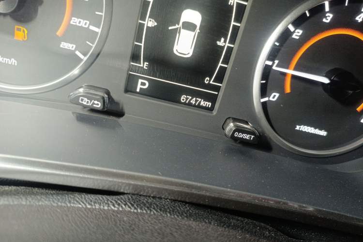 Used Chery Tiggo 3X 2021 PLUS 1.5L CVT "Painkai Red Date" Edition II Odometer Close Up