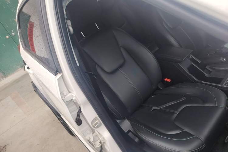 Used Chery Tiggo 3X 2021 Revised Version PLUS 1.5L Manual – Passionate Red Date Edition Right Front Seat