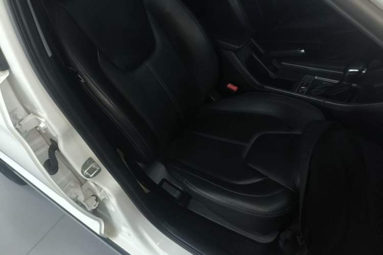 Used Chery Tiggo 3X 2021 PLUS 1.5L CVT "Painkai Red Date" Edition II Right Front Seat
