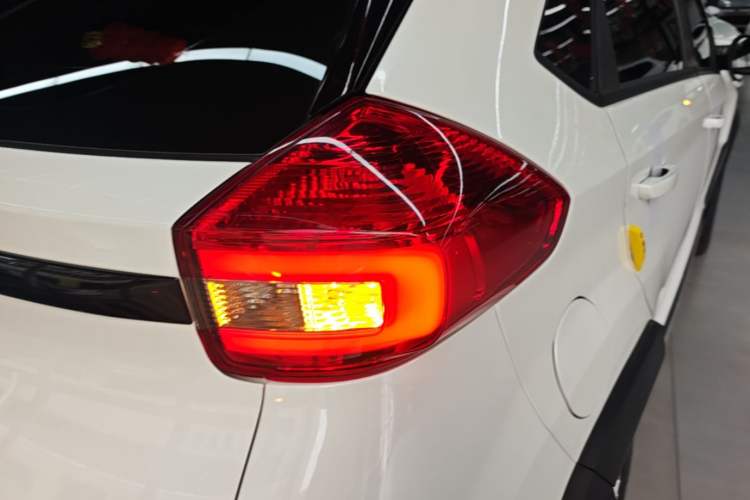 Used Chery Tiggo 3X 2021 Revised Diamond Edition 1.5L Manual 2 Carat Right Rear Taillight