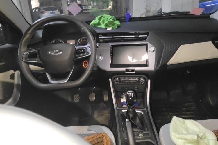 Used Chery Tiggo 3X 2022 PLUS 1.5L Manual Fashion Edition Center Console