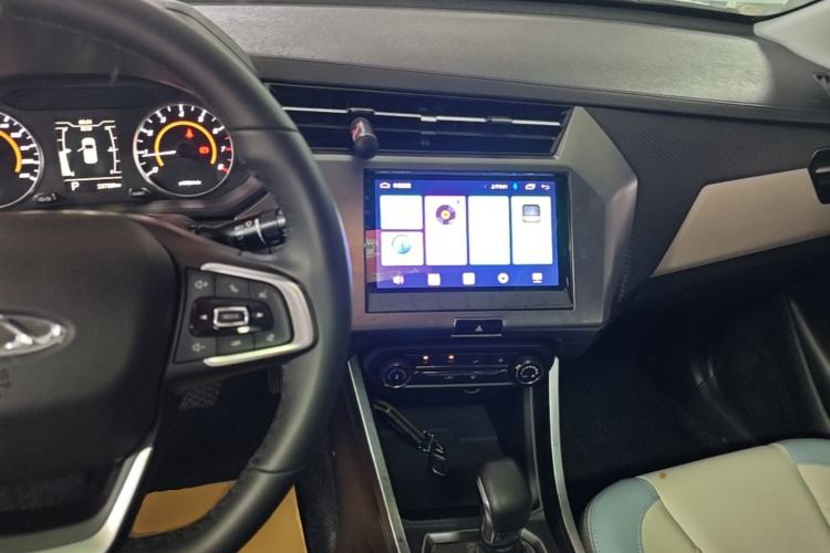 Used Chery Tiggo 3X 2022 PLUS 1.5L CVT Fashion Edition Center Console