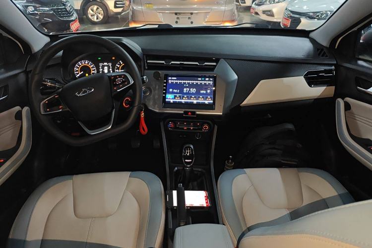 Used Chery Tiggo 3X 2022 PLUS 1.5L Manual Fashion Edition Center Console
