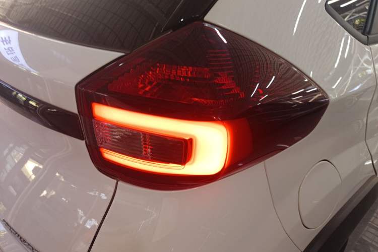 Used Chery Tiggo 3X 2022 PLUS 1.5L CVT Thrilling Red Date Edition II Exterior 6