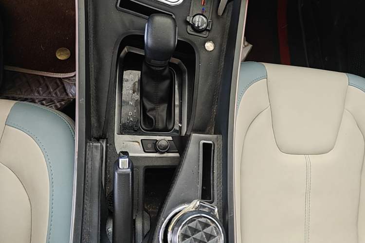 Used Chery Tiggo 3X 2022 Diamond Edition 1.5L CVT 3-Carat II Model Gear Lever