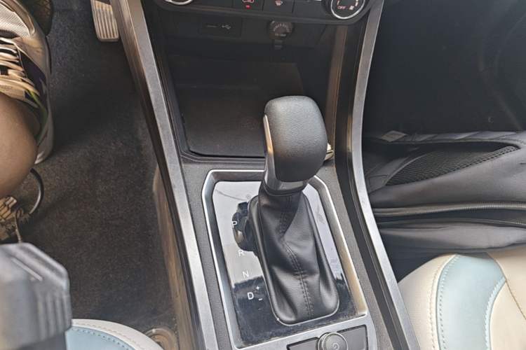 Used Chery Tiggo 3X 2022 Diamond Edition 1.5L CVT Elite Version Gear Lever