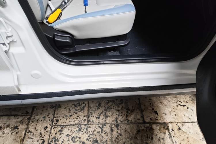 Used Chery Tiggo 3X 2022 Diamond Edition 1.5L CVT Elite Version Right Side Sill