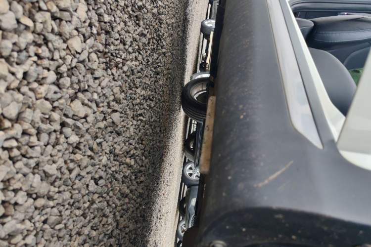 Used Chery Tiggo 3X 2022 PLUS 1.5L CVT Thrilling Red Date Edition II Right Side Sill