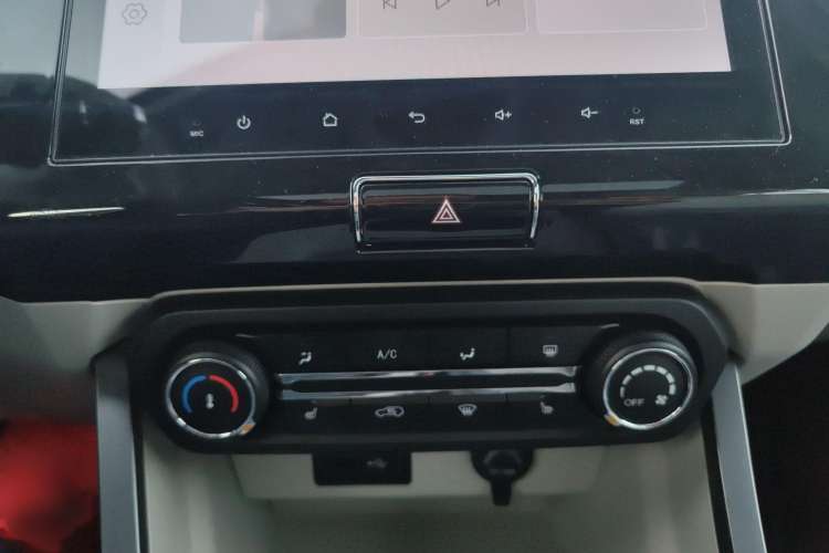 Used Chery Tiggo 3X 2023 1.5L CVT Fashion Edition Audio And AC Panel