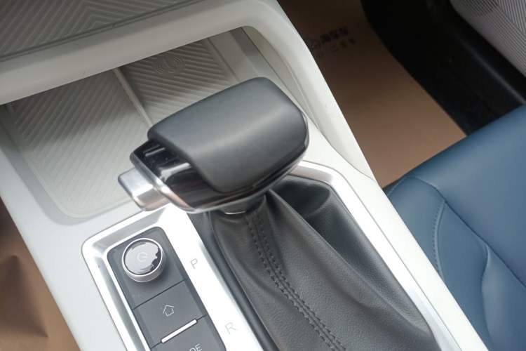 Used Chery Tiggo 3X 2023 1.5L CVT Shining Edition Gear Lever