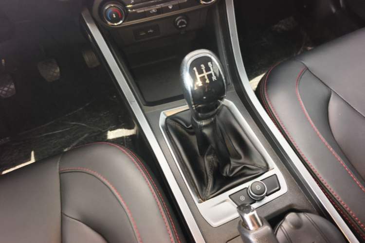 Used Chery Tiggo 3X 2023 1.5L Manual Fashion Edition Gear Lever