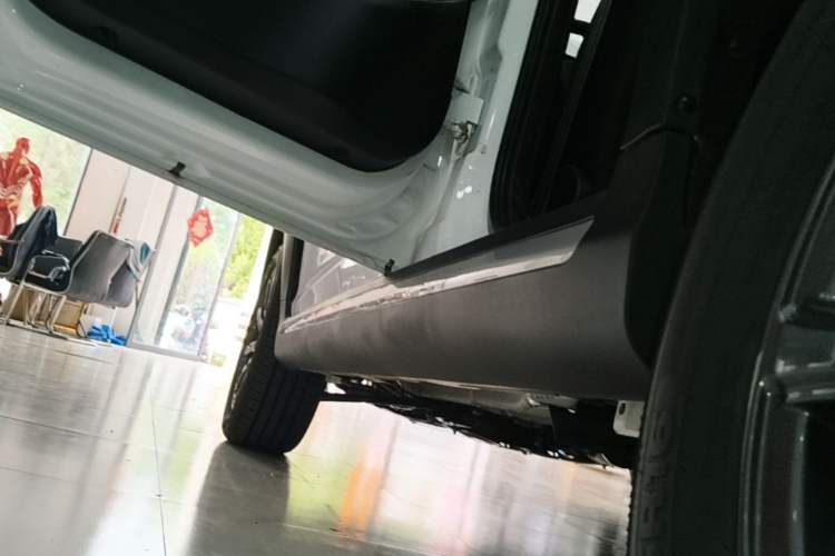 Used Chery Tiggo 3X 2024 1.5L CVT Excellence Edition Left Side Sill