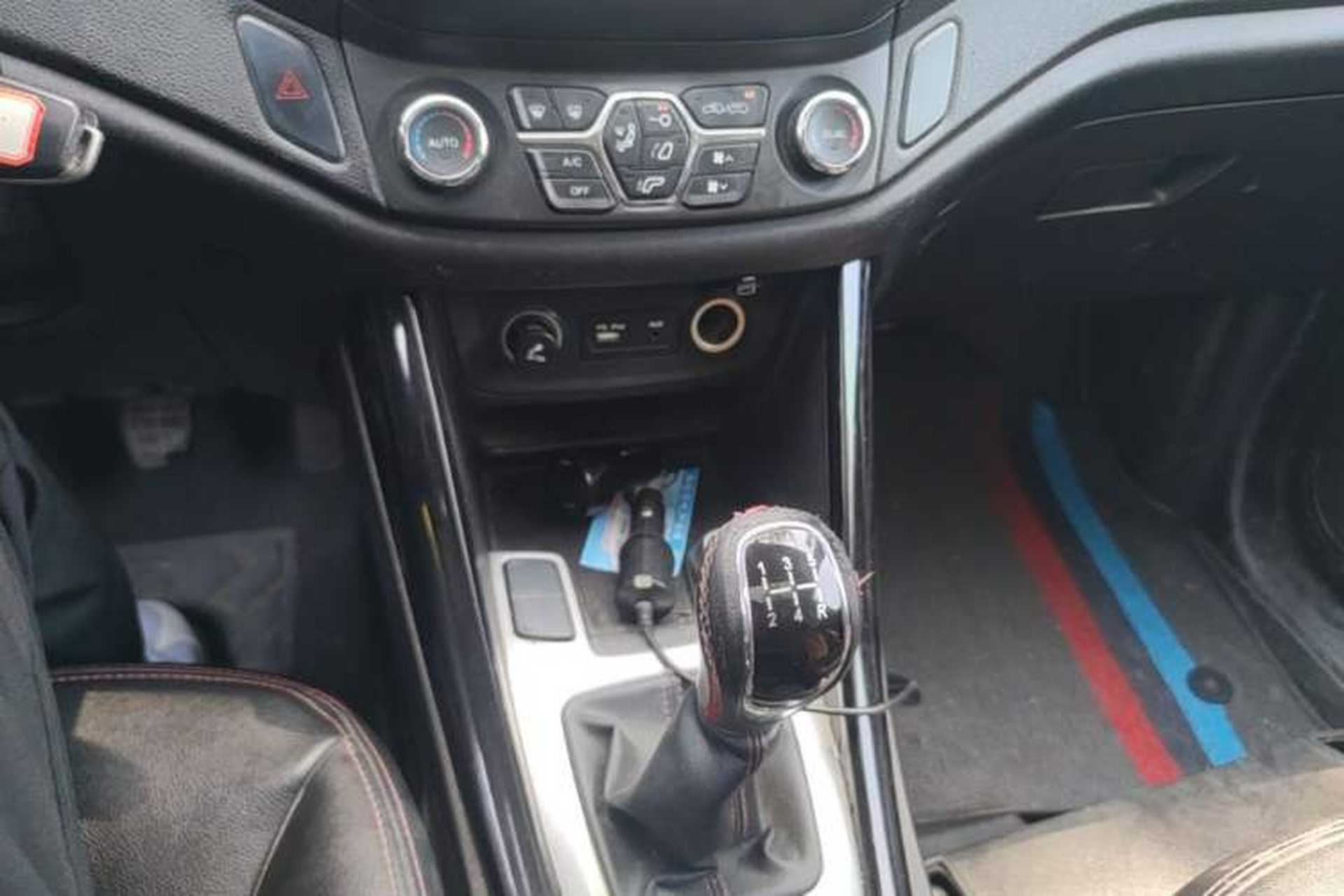 Used Chery Tiggo 5 2014 2.0L Manual - Family Deluxe Edition Gear Lever