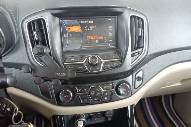 Used Chery Tiggo 5 2014 2.0L Manual - Family Deluxe Edition Audio And AC Panel