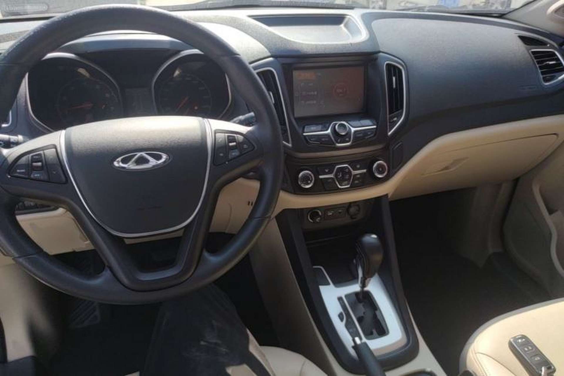 Used Chery Tiggo 5 2014 2.0L CVT Joyful Edition Center Console