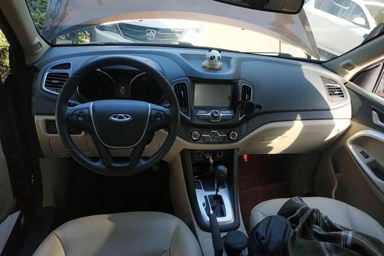 Used Chery Tiggo 5 2014 2.0L CVT Joyful Edition Center Console