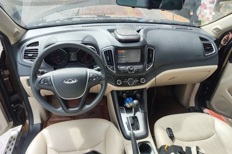 Used Chery Tiggo 5 2014 2.0L CVT Joyful Edition Center Console