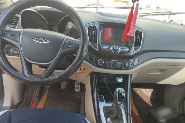 Used Chery Tiggo 5 2014 2.0L Manual - Family Deluxe Edition Center Console