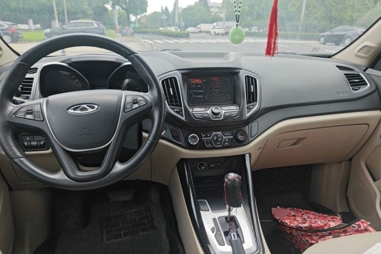 Used Chery Tiggo 5 2014 2.0L CVT Family Deluxe Edition Center Console