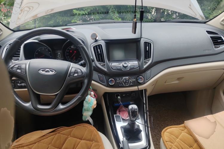 Used Chery Tiggo 5 2014 2.0L Manual - Family Deluxe Edition Center Console