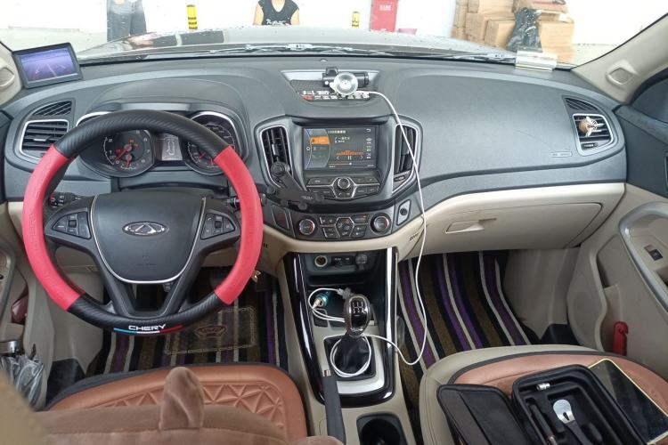 Used Chery Tiggo 5 2014 2.0L Manual - Family Deluxe Edition Center Console