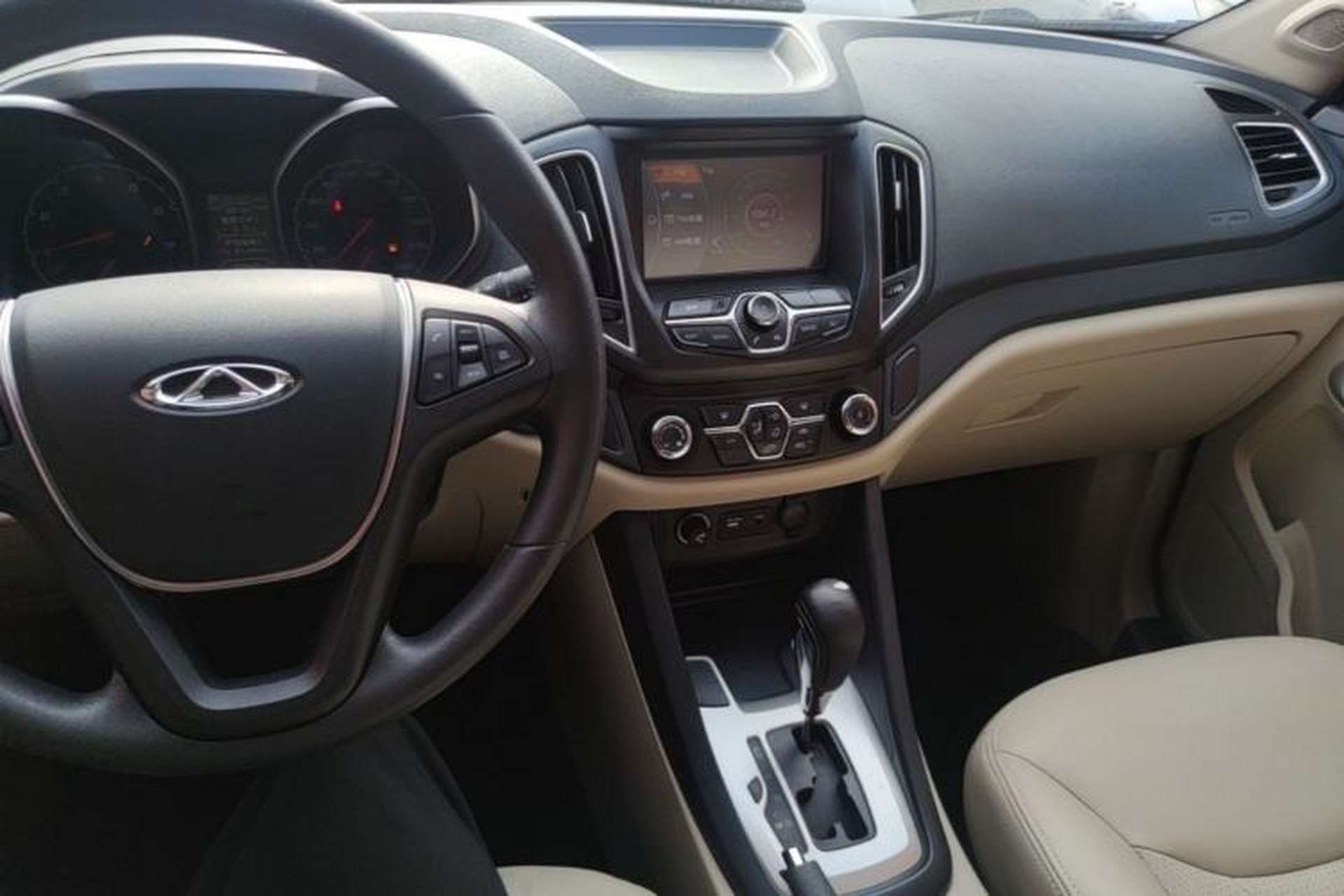 Used Chery Tiggo 5 2014 2.0L CVT Joyful Edition Center Console