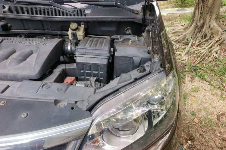 Used Chery Tiggo 5 2014 2.0L CVT Family Deluxe Edition Engine Bay Left
