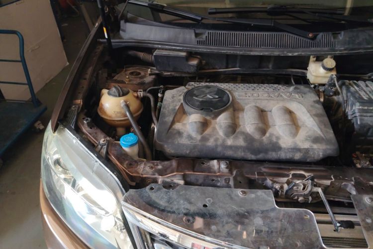 Used Chery Tiggo 5 2014 2.0L CVT Family Deluxe Edition Engine Bay Right