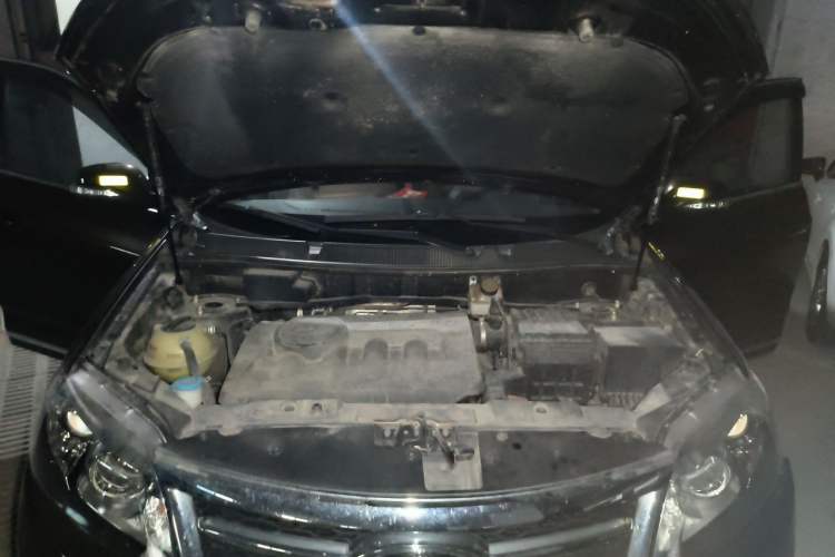 Used Chery Tiggo 5 2014 2.0L CVT Family Deluxe Edition Engine Bay