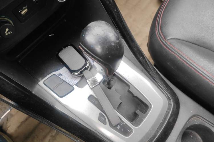 Used Chery Tiggo 5 2014 2.0L CVT Family Deluxe Edition Gear Lever
