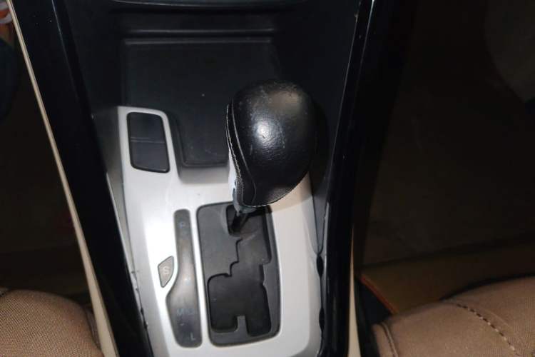 Used Chery Tiggo 5 2014 2.0L CVT Family Deluxe Edition Gear Lever
