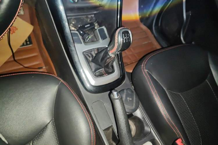 Used Chery Tiggo 5 2014 2.0L Manual - Family Deluxe Edition Gear Lever
