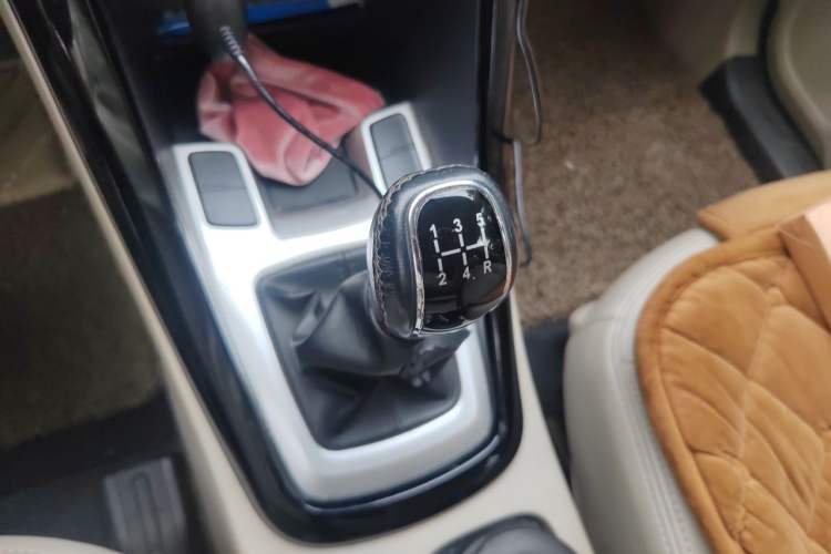 Used Chery Tiggo 5 2014 2.0L Manual - Family Deluxe Edition Gear Lever