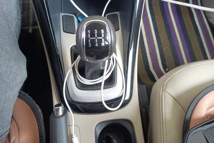 Used Chery Tiggo 5 2014 2.0L Manual - Family Deluxe Edition Gear Lever