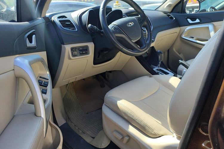Used Chery Tiggo 5 2014 2.0L CVT Family Deluxe Edition Interior 2